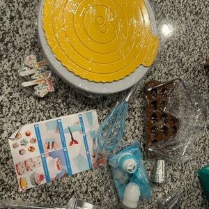 Cake Decorating Set
